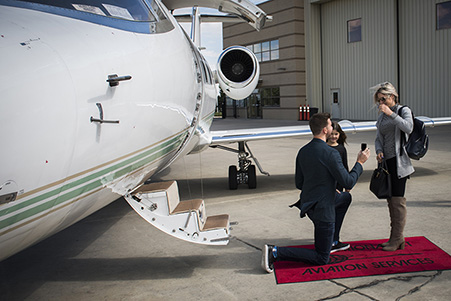Greg proposing to Linda by private jet